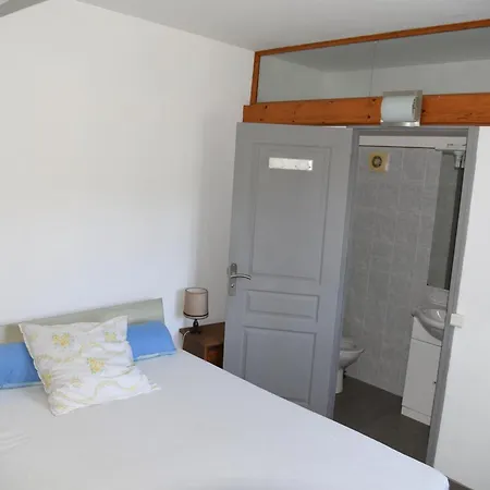 Apartment Rez-de-villa 3 *